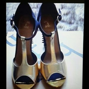 Spiked Heeled Gold and Black T- Strap . Size 8.